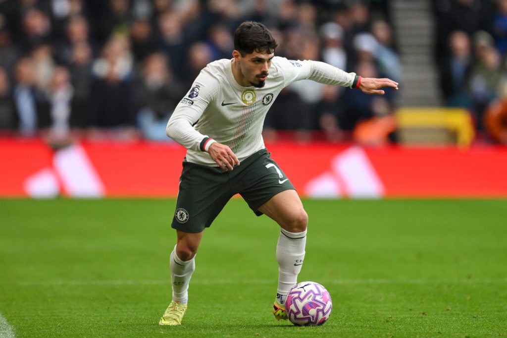 Chelsea winger Pedro Neto dribbling with the ball