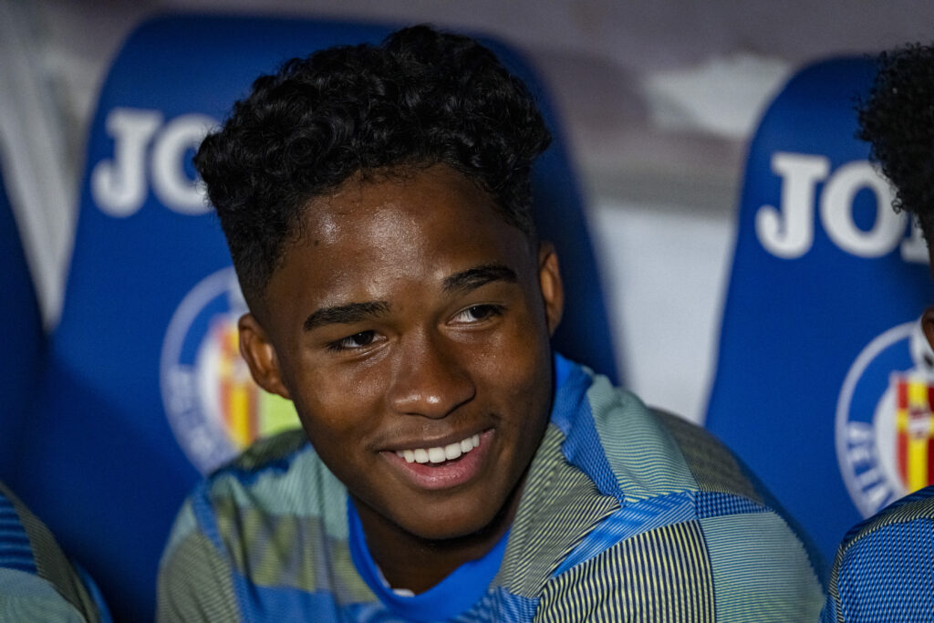 Endrick looks on during Getafe CF v Real Madrid CF - LaLiga EA Sports