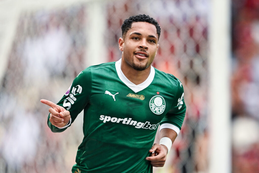 Vitor Roque of Palmeiras celebrates after scoring