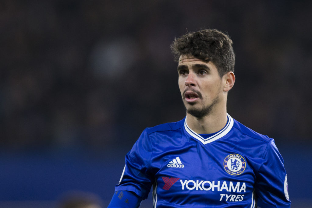 Oscar playing for Chelsea against Tottenham in the Premier League.