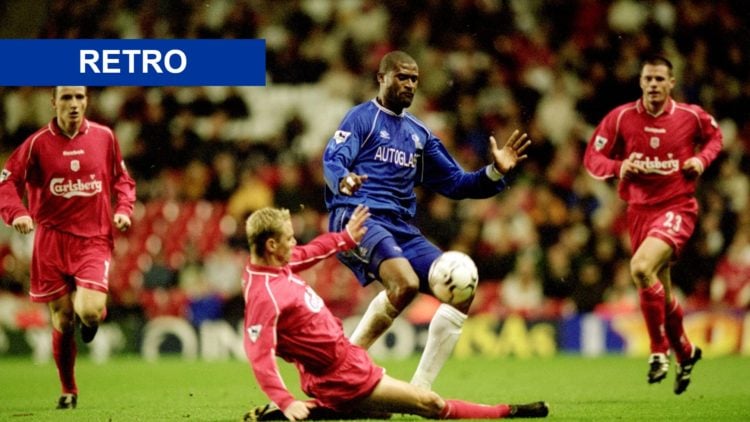 Winston Bogarde and Stephane Henchoz collide for the ball during Liverpool vs Chelsea
