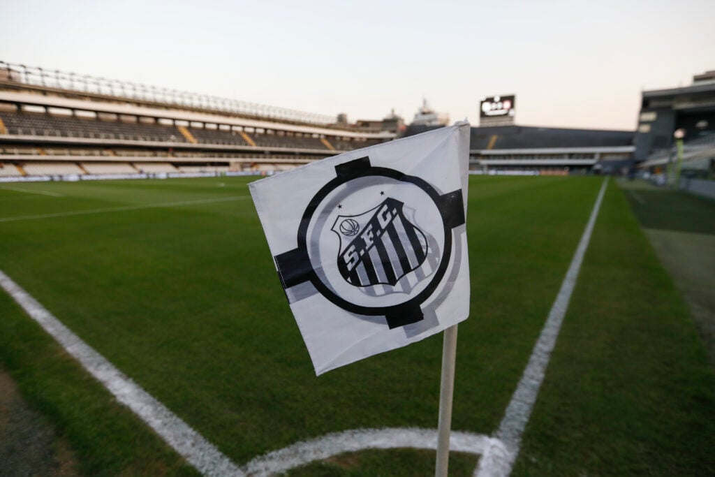 Santos badge on corner flag