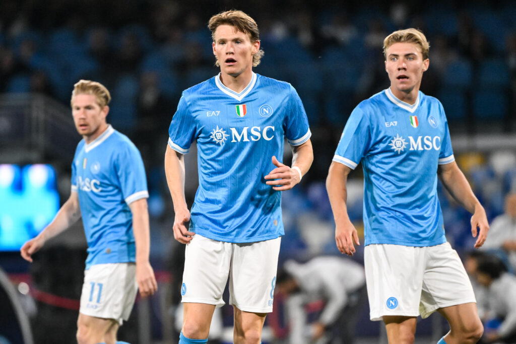 Rasmus Hojlund, Kevin De Bruyne and Scott McTominay playing for Napoli