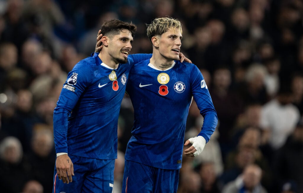 Pedro Neto and Alejandro Garnacho celebrate Chelsea goal