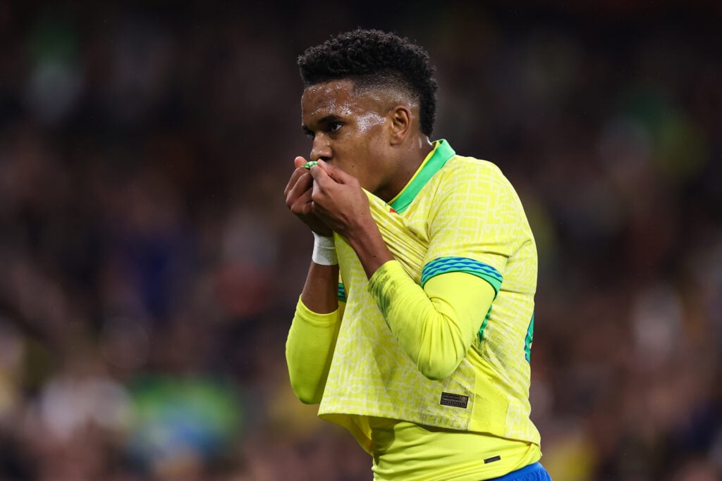 Estevao kissing Brazil badge