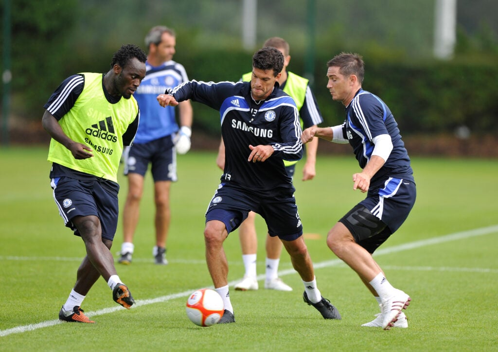 mICHAEL bALLACK fRANK lAMPARD AND mICHAEL eSSIEN TRAINING FOR CHELSEA