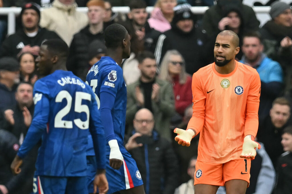 Chelsea's Spanish goalkeeper #01 Robert Sanchez (R) speaks with Chelsea's English defender #23 Trevoh Chalobah (C)