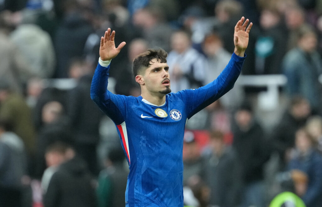Pedro Neto of Chelsea reacts