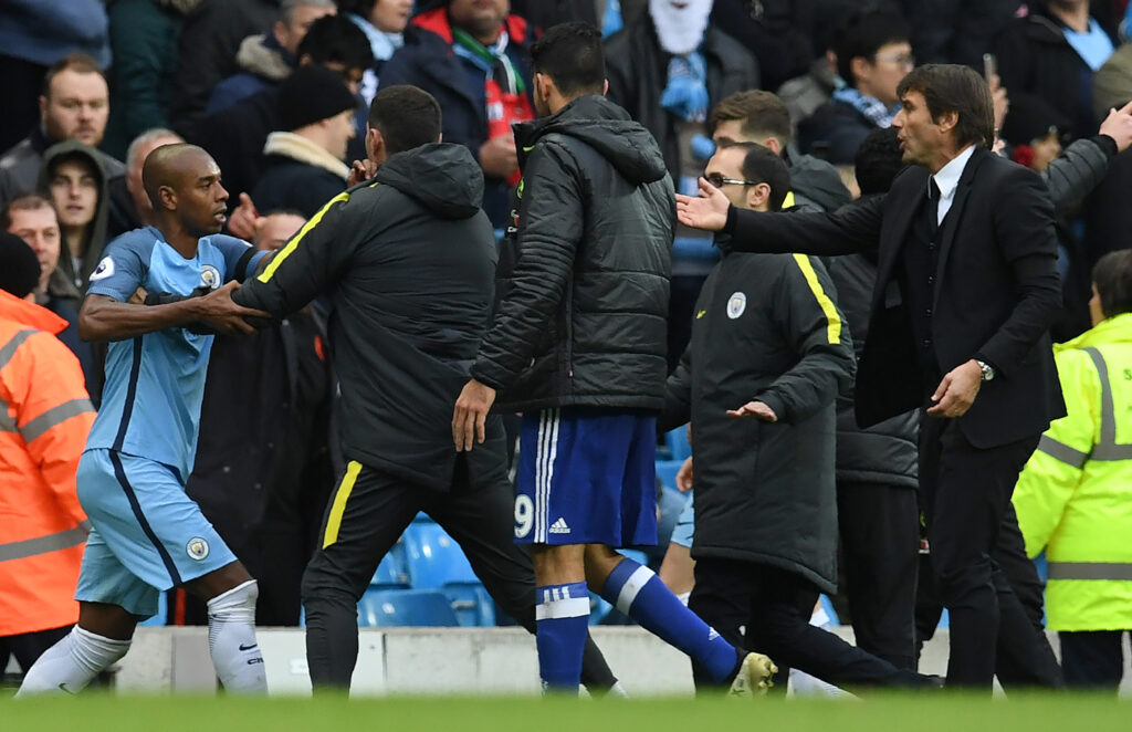 Fernandinho gets sent off against Chelsea