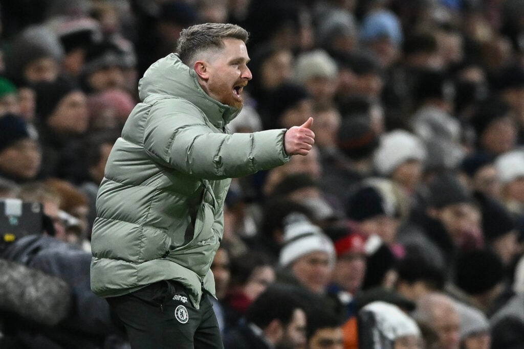 Head Coach of Chelsea Calum McFarlane gestures during the Premier League match between Fulham and Chelsea