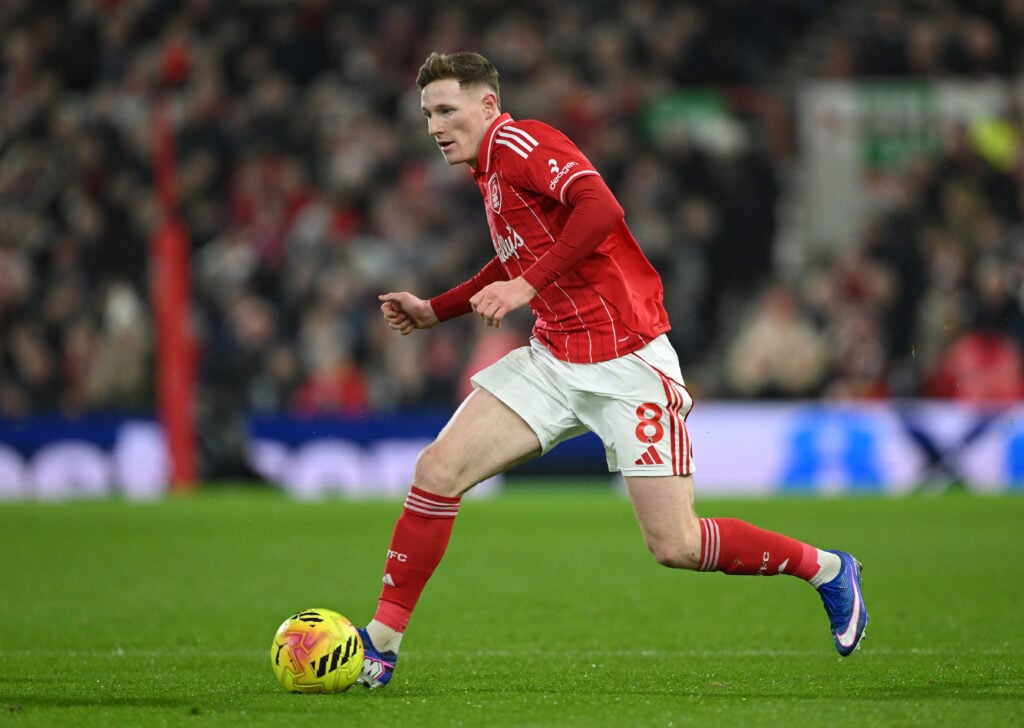 Elliot Anderson of Nottingham Forest runs with the ball