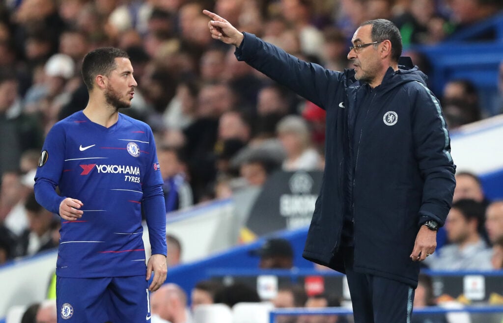Eden Hazard of Chelsea speaks with manager Maurizio Sarri