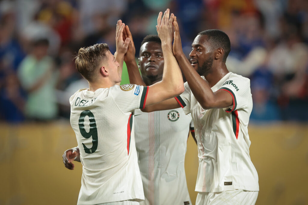 Liam Delap of Chelsea FC celebrates with team mates Tosin Adarabioyo and Benoit Badiashile