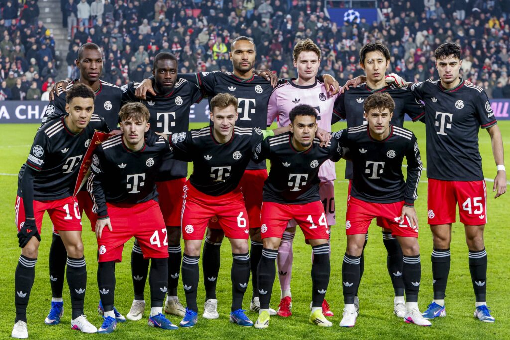 Bayern Munich team photo before PSV Eindhoven match