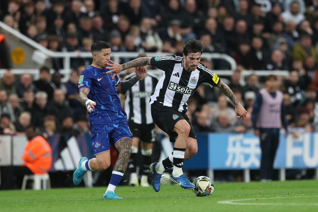 Newcastle United's Sandro Tonali battles with Chelsea's Enzo Fernandez