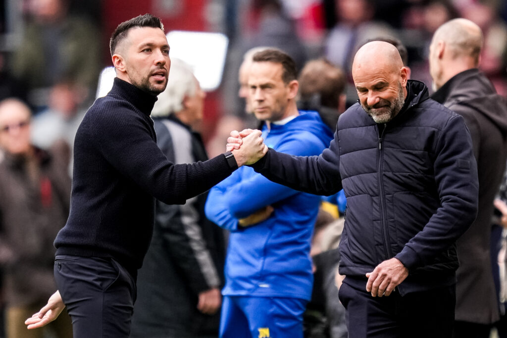 AFC Ajax head coach Francesco Farioli and PSV head coach Peter Bosz shake hands