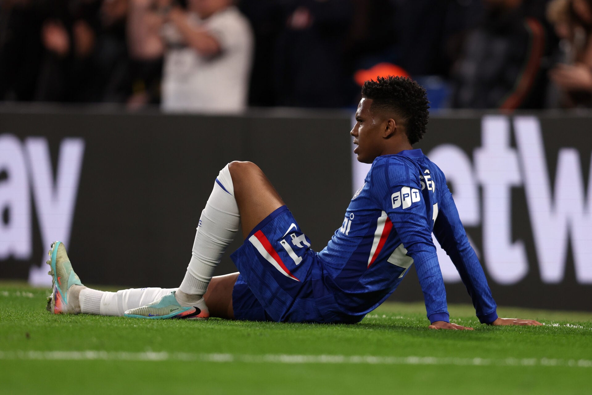 Estevao Willian shares what happened to him one night after hamstring injury, with an informative tone.