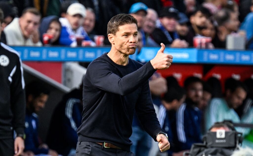 Leverkusen's Spanish head coach Xabi Alonso gives the thumbs up