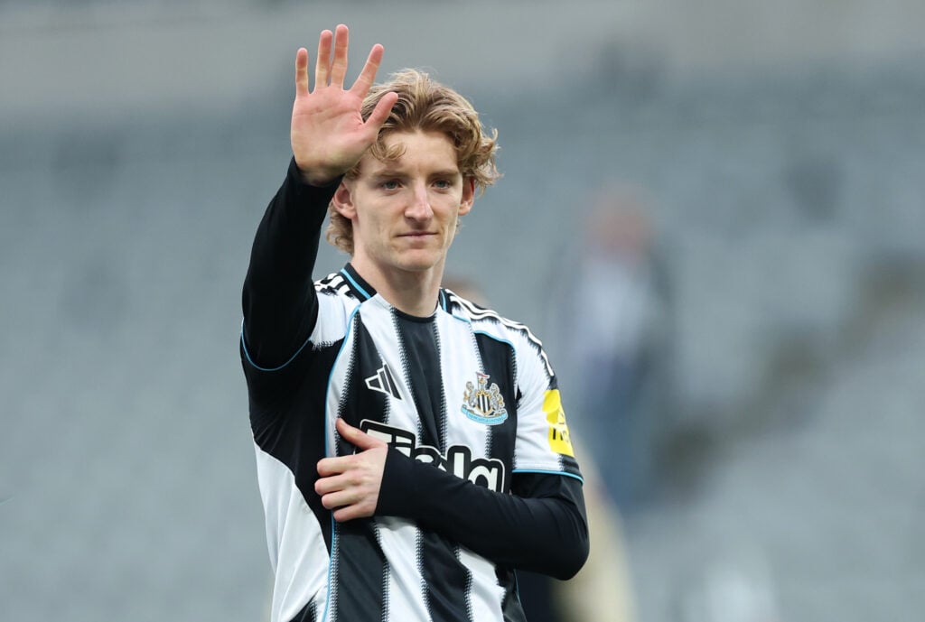 Anthony Gordon of Newcastle United, waves to the fans