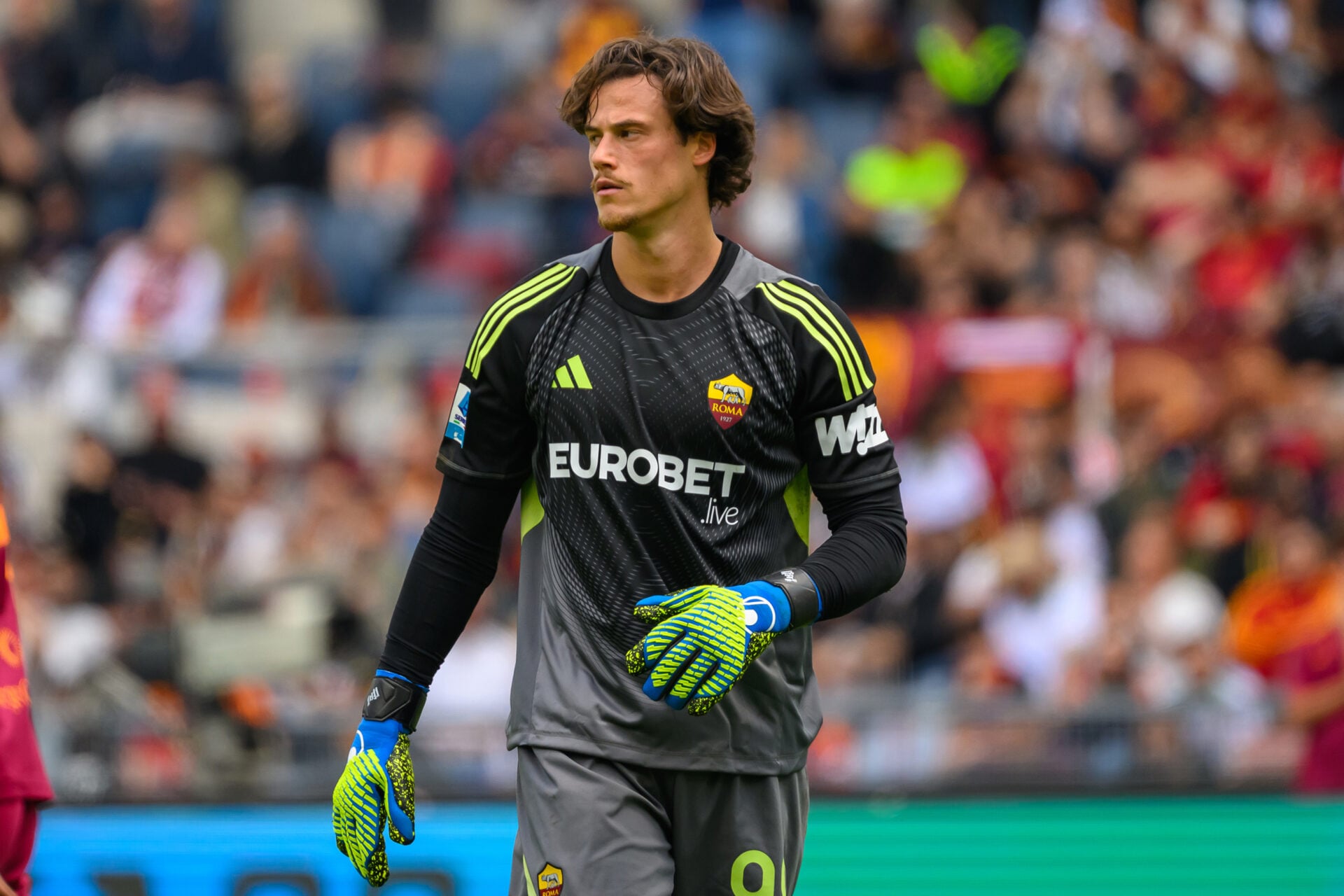 Journalist says he’s heard something different about Mile Svilar and Chelsea amid rumours of £45m move.