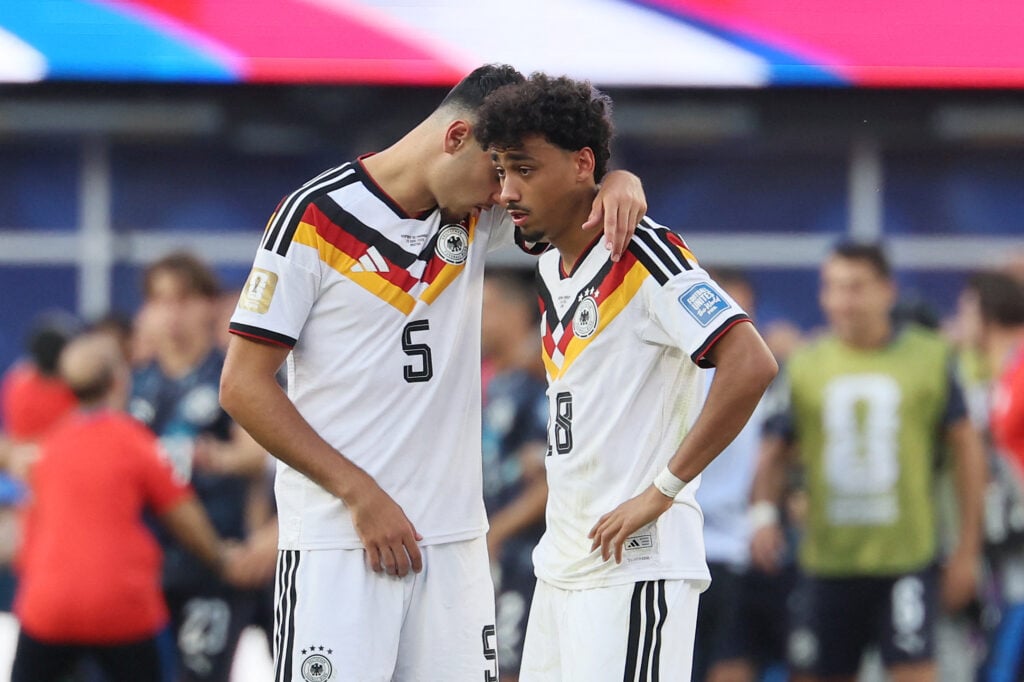 TOPSHOT-FBL-WC-2026-MATCH74-GER-PAR-FANS