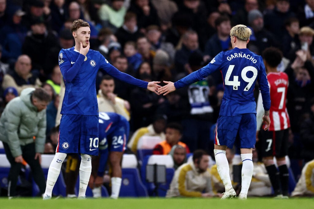 Chelsea's Argentinian midfielder #49 Alejandro Garnacho shakes hands with Chelsea's English midfielder #10 Cole Palmer