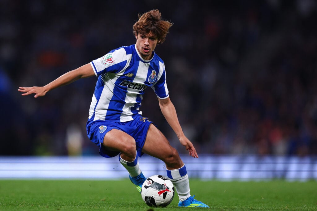 Rodrigo Mora of FC Porto controls the ball